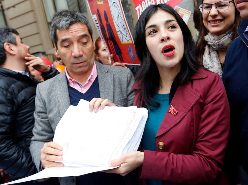 Nuevas filtraciones de chats de WhatsApp de la diputada comunista revelaron sus gestiones con el otrora alcalde de Independencia para rebajar multas en la comuna por transitar sin TAG.
