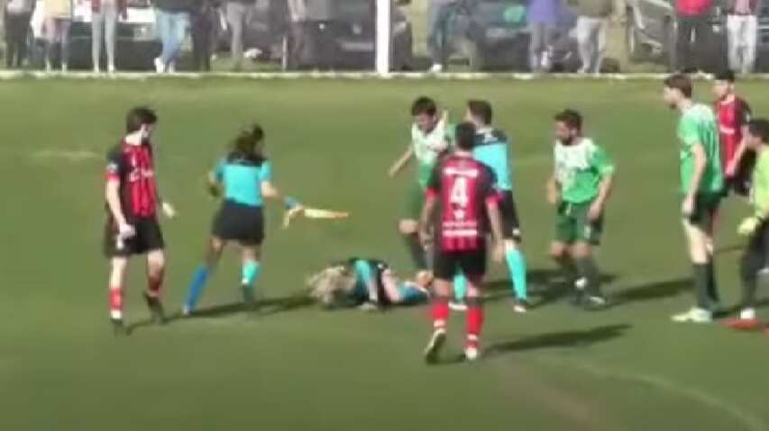 La árbitro Dalma Cortadi sufrió una violenta agresión por parte de un jugador en el fútbol del ascenso en Argentina