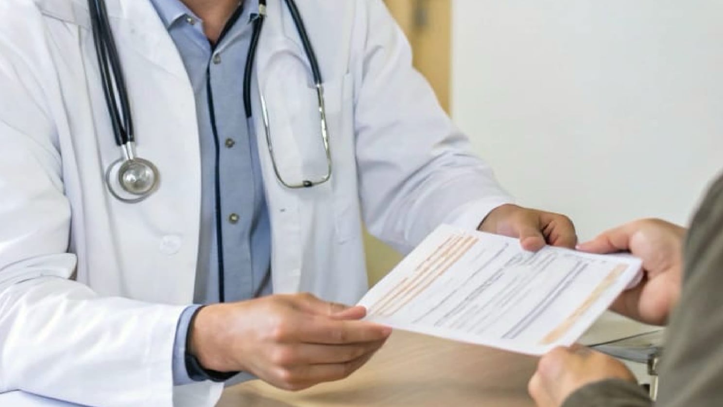 Contraloría detectó a nuevos funcionarios públicos viajando al extranjero con licencia médica