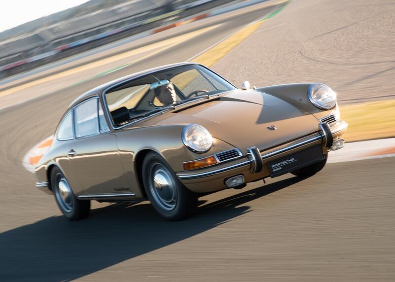 Porsche-911_2.0_Coupe-1964-