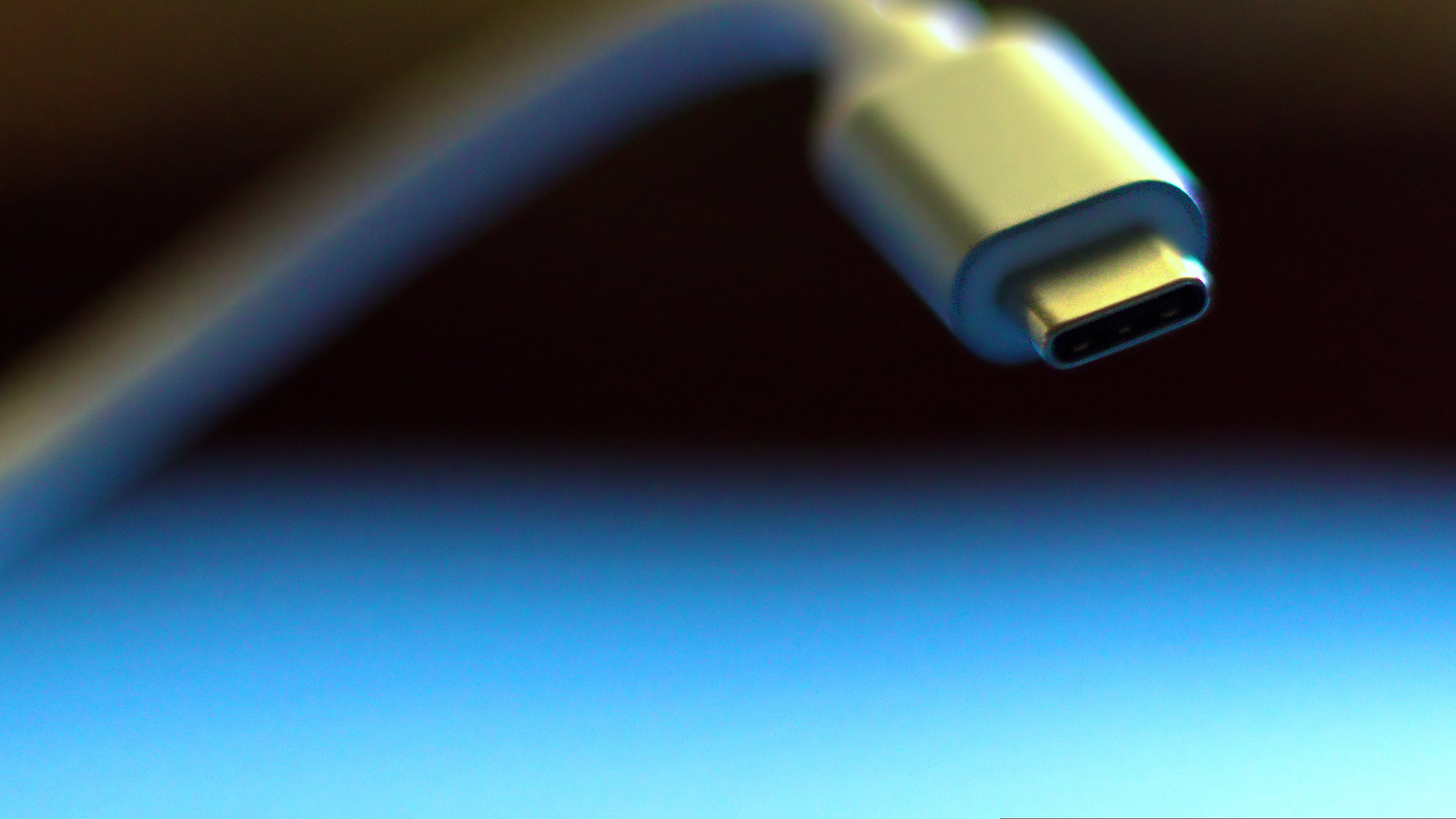 Cargador USB-C | Fuente: Pixabay @Aqe