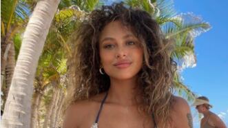 La ex participante del reality de Gran Hermano, Estefanía Galeota Marquis, comentó a Publimetro su incipiente romance con Mario Velasco, luego que fueran paparazzeados en las paradisíacas playas de Tulum, en México y él señalara a La Hora que estaban en “un periodo de conquista”.
Según explicó, el animador de Zona de Estrellas es quien desear ser más que amigos, pero ella prefiere tomarlo con calma, aprendiendo de sus experiencias pasadas.