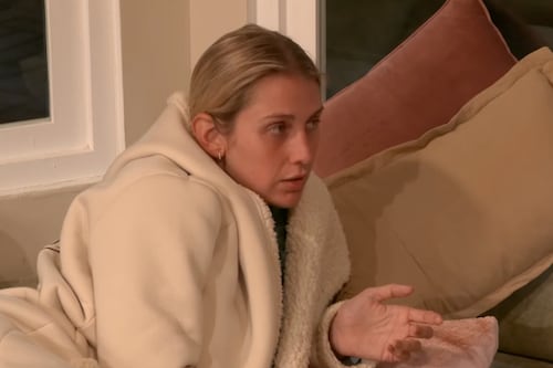 “Obviamente molesta”: Blu Dumay se incomodó tras reiteradas menciones a su padrastro, Iván Zamorano, en “El Internado”