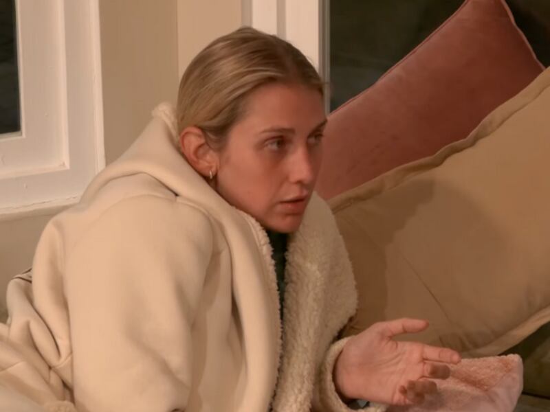 “Obviamente molesta”: Blu Dumay se incomodó tras reiteradas menciones a su padrastro, Iván Zamorano, en “El Internado”