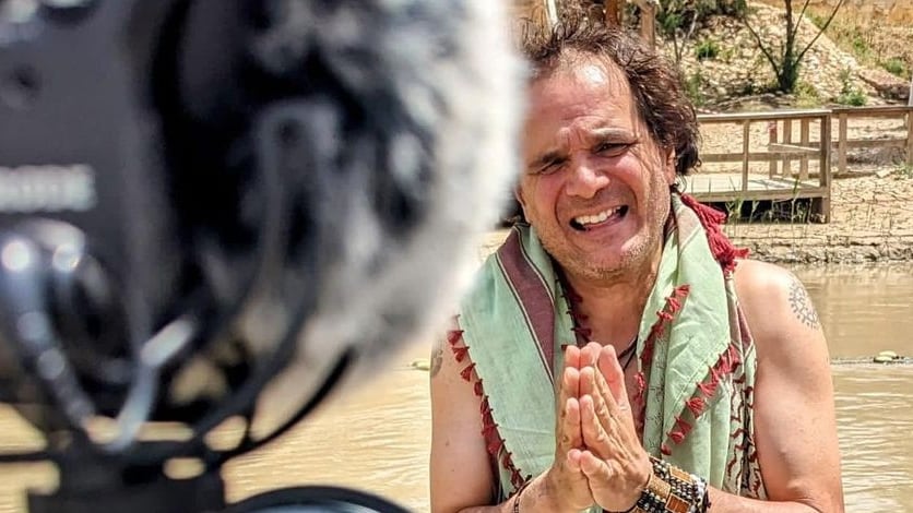 El periodista quedó atrapado en Israel luego de perder su pasaporte.