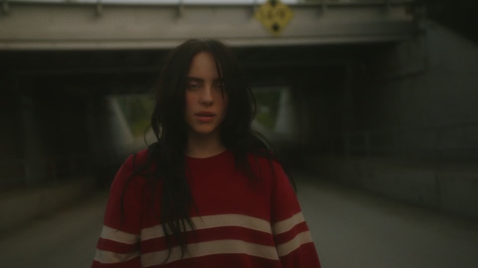 Billie Eilish plasma sus miedos a través del video de “CHIHIRO”