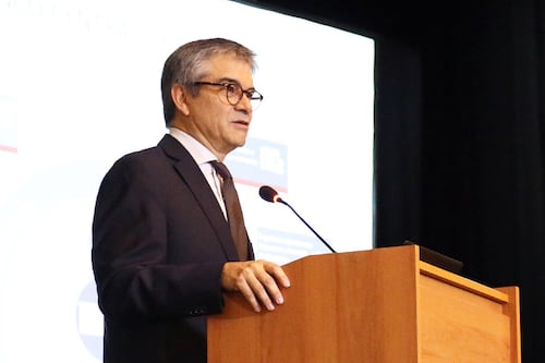 Mario Marcel admite “exceso de confianza” en proyecciones fiscales y aborda deterioro en cuentas públicas