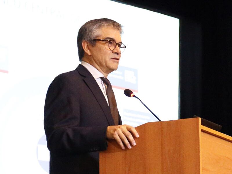 Mario Marcel admite “exceso de confianza” en proyecciones fiscales y aborda deterioro en cuentas públicas