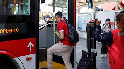 El Panel de Expertos del Transporte Público determinó esta jornada subir el precio de los pasajes de buses y metro.