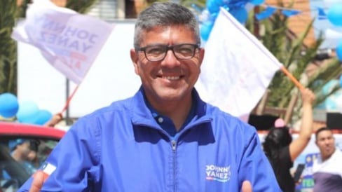 Vehículo utilizado por alcalde electo de Cerrillos se incendia frente a su casa