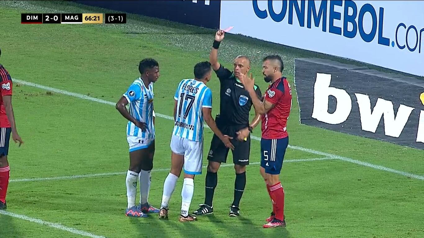 Felipe Flores, expulsado tras su "Mano de Dios"