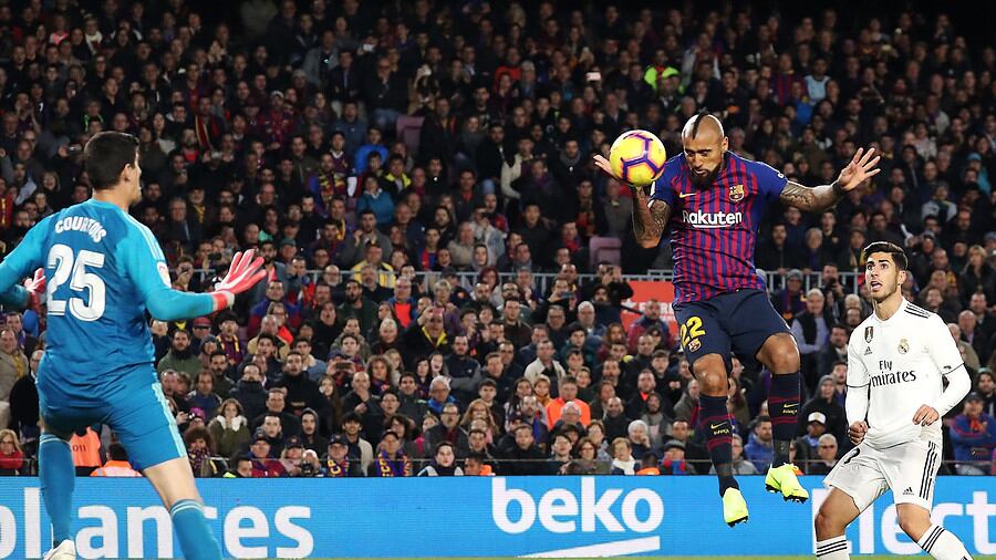 Arturo Vidal marcándole al Real Madrid, el 28 de octubre de 2018