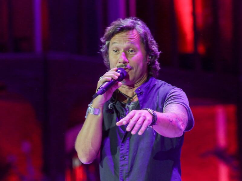 “Tenés cara de brava”: La buena vibra de Diego Torres que calentó motores en la primera noche del Festival de Olmué