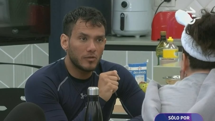 Cabrera relató algunas de sus experiencias a sus compañeros de encierro en "Gran Hermano", y acabó con varios de ellos entre lágrimas.