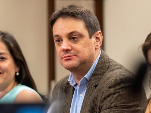 Diputado Gaspar Rivas presenta polémico proyecto: permitiría al Presidente disolver el Congreso y gobernar mediante decretos