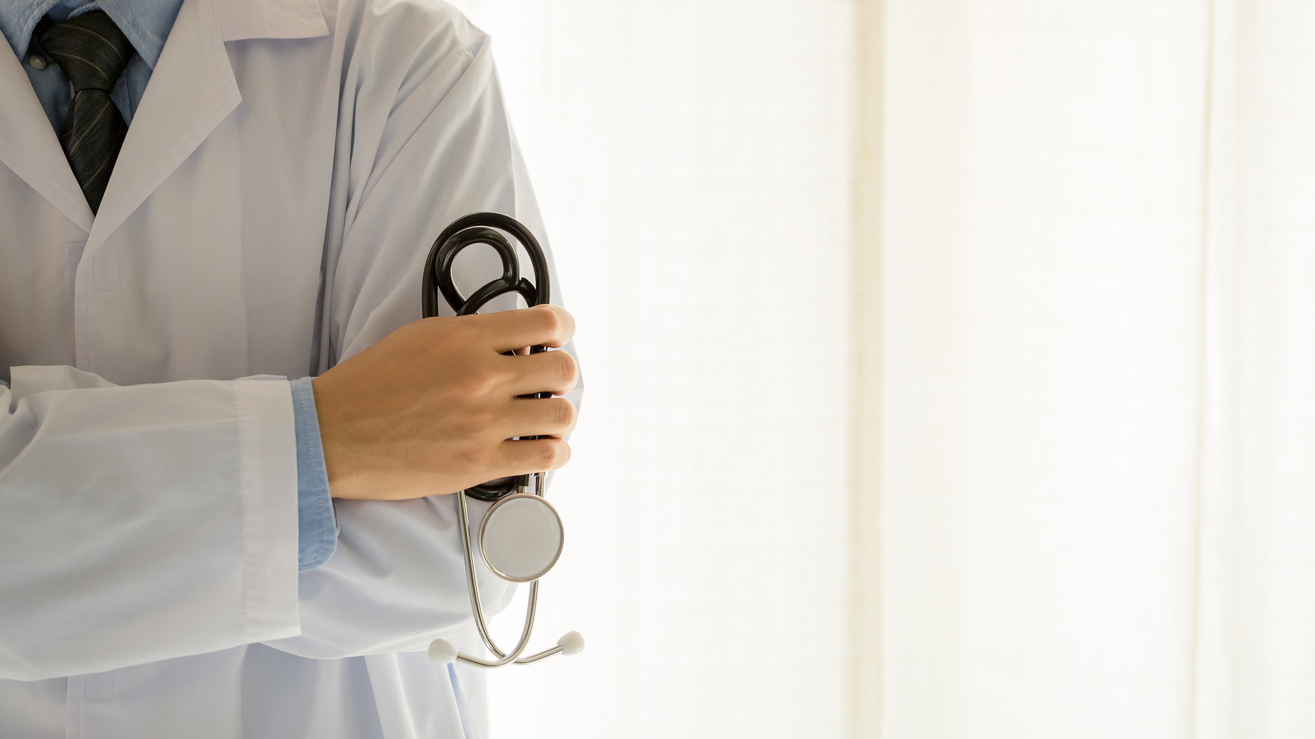 Jovem denuncia médico por estupro durante consulta