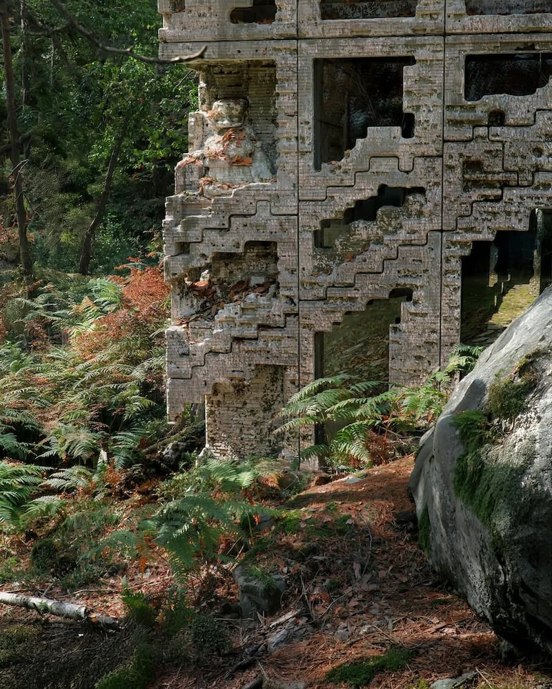 La Casa Tùr, del arquitecto Barry Wark, de concibe como una casa situada en el límite de un bosque, diseñada para adaptarse a su entorno con el paso del tiempo. Foto: Barry Wark.