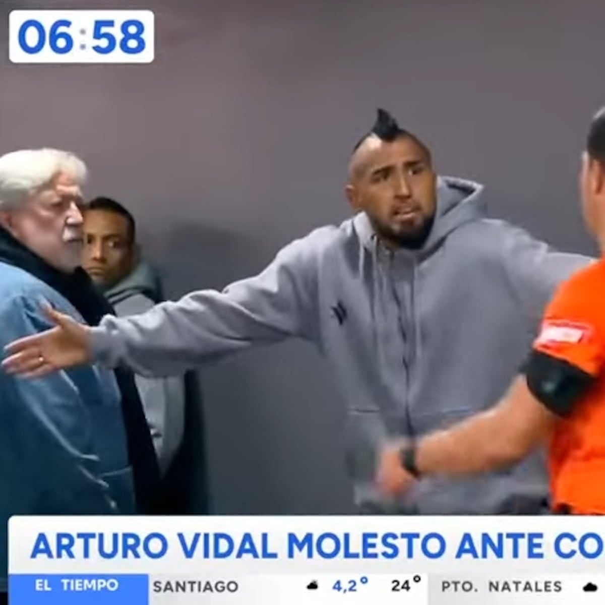 Informe de árbitro confirma insultos a Arturo Vidal por penal en partido Colo Colo vs Everton Informe de árbitro confirma insultos a Arturo Vidal por penal en partido Colo Colo vs Everton