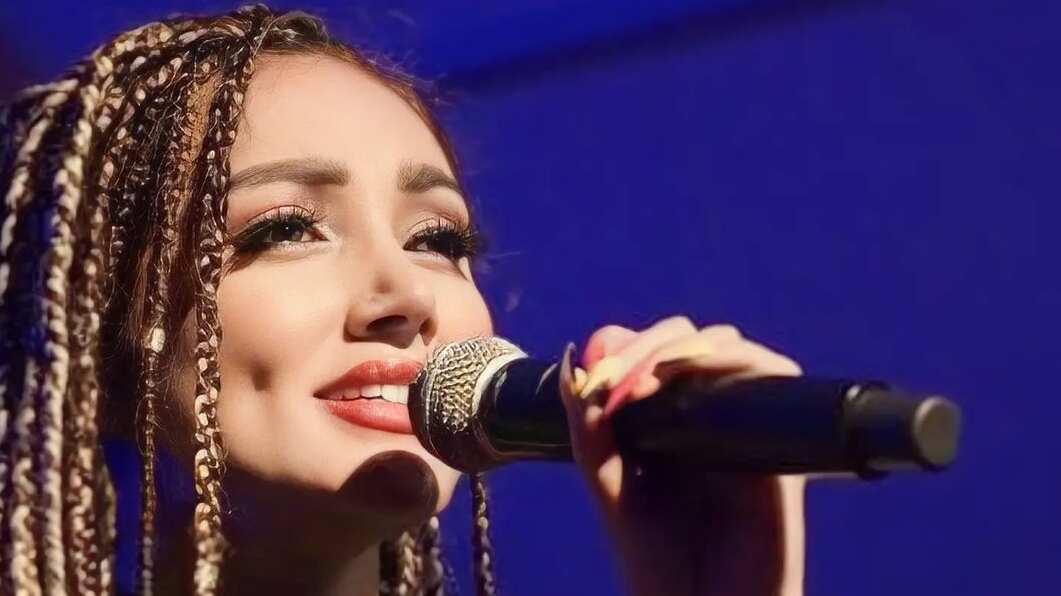 La cantante nacional aseguró en sus redes sociales que la estafa que sufrió de parte de su expareja ocurrió hace un año atrás. "¡Yo sigo chambeando no maaaa!", publicó.