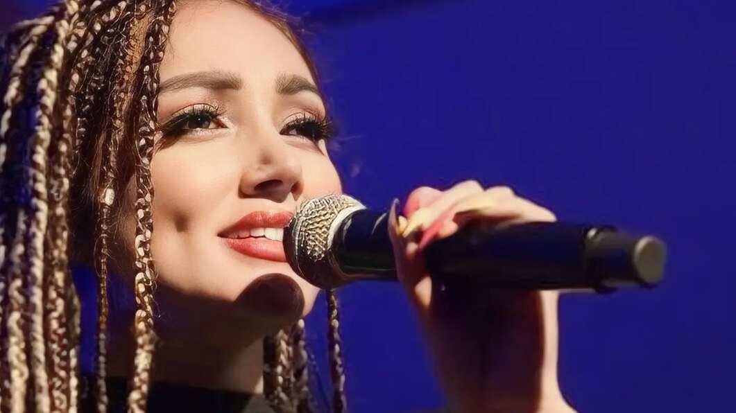 La cantante nacional aseguró en sus redes sociales que la estafa que sufrió de parte de su expareja ocurrió hace un año atrás. "¡Yo sigo chambeando no maaaa!", publicó.