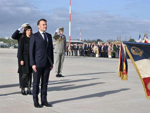 Macron refuerza con medios aéreos y marítimos la misión francesa en Groenlandia ante tensiones con EEUU