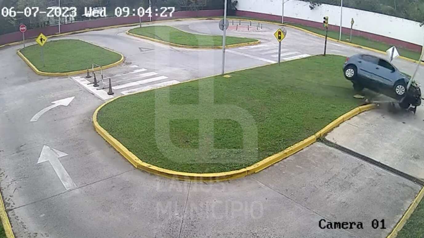 Mujer se volcó en examen de licencia de conducir