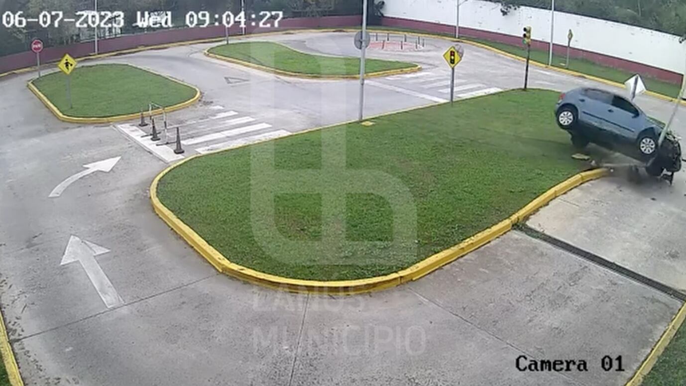 Mujer se volcó en examen de licencia de conducir