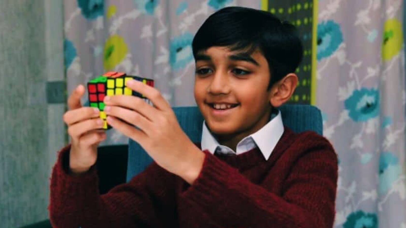 Niño de 11 años sorprende al superar a Albert Einstein y Stephen Hawking en coeficiente intelectual