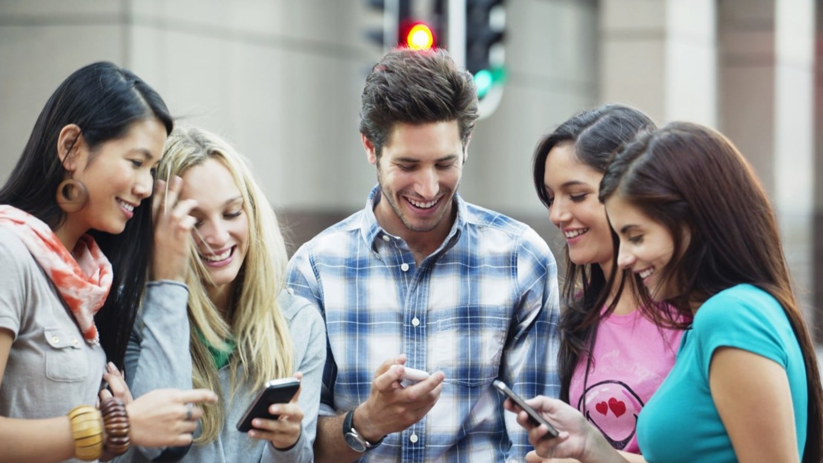 El uso excesivo de redes sociales acelera enfermedades mentales en jóvenes