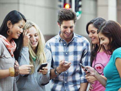 Redes sociales, el medio que usan los jóvenes cuando están enfermos