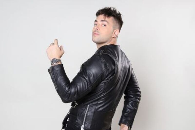 Con un look renovado. Así regresó Max Cabezón a Chile, tras ser el último eliminado de Tierra Brava. Si bien, fue hace semanas que dejó la casona en Perú, fue en el capítulo que emitió Canal 13 la noche del lunes, que el exMasterChef se despidió de sus compañeros.
Y ahora, que retomó las redes sociales, conversó con Publimetro, mostrando su nueva apariencia sin el pelo amarillo que mostró durante su estadía en la granja ubicada a la salida de Lima.