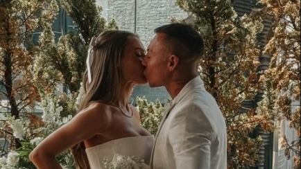 El futbolista chileno contrajo matrimonio este viernes 20 de septiembre con su novia brasileña.