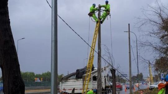 Cortes de luz por sistema frontal y lluvias, cuenta de Enel red social X
