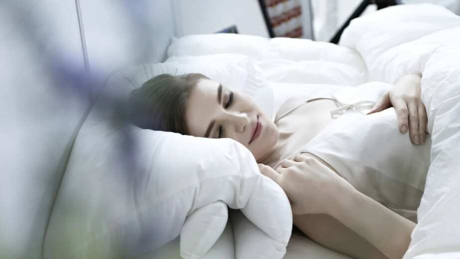 Estos son alimentos que debes evitar por la noche si quieres dormir mejor