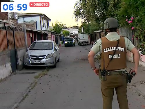 Hombre que intentó agredir a carabineros en Pudahuel quedó en riesgo vital: funcionario le disparó