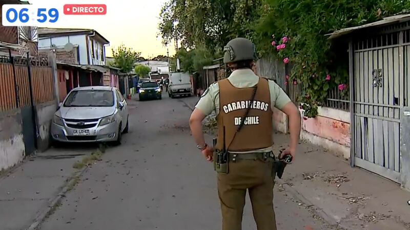 Hombre que intentó agredir a carabineros en Pudahuel quedó en riesgo vital: funcionario le disparó