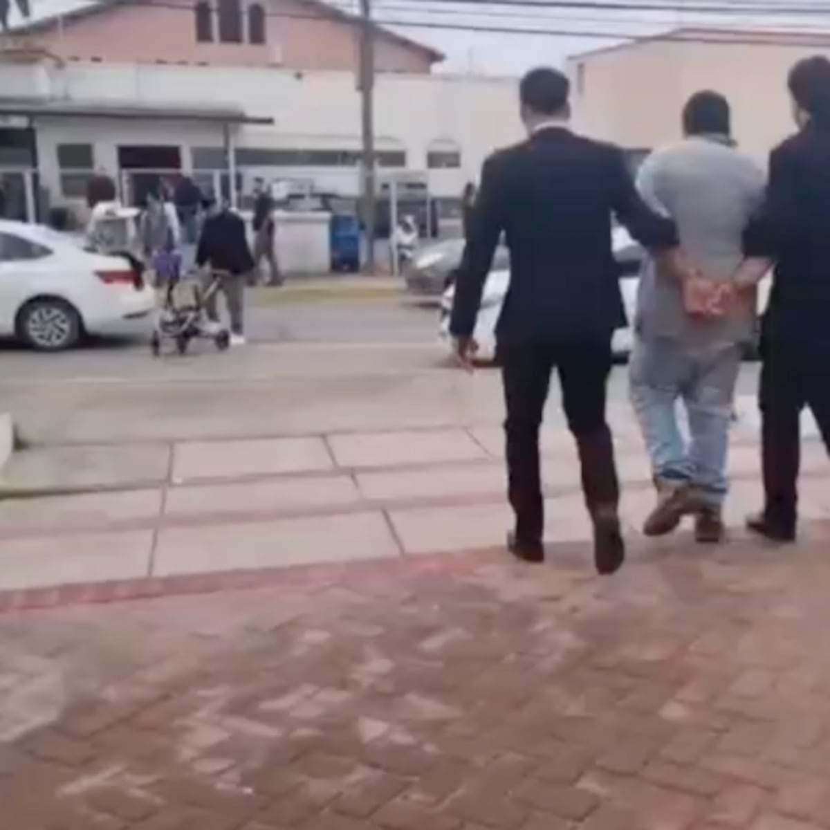 Cuidador de autos rompe parabrisas en La Serena Cuidador de autos rompe parabrisas en La Serena