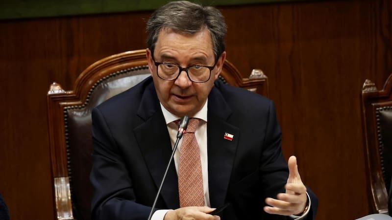 El ministro de Defensa, Fernando Barros, se refirió a la situación de los reos de Punta Peuco