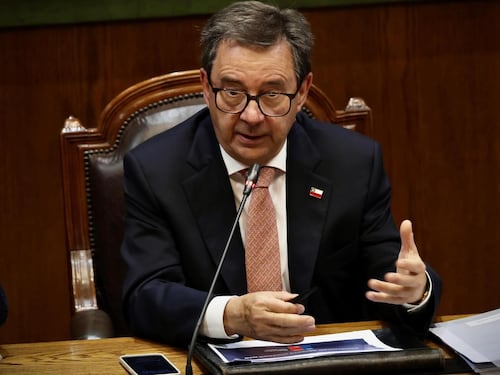 “¿Qué justicia reparatoria va a haber cuando usted tiene un viejito que está gagá?“: Ministro de Defensa se suma al debate por Punta Peuco