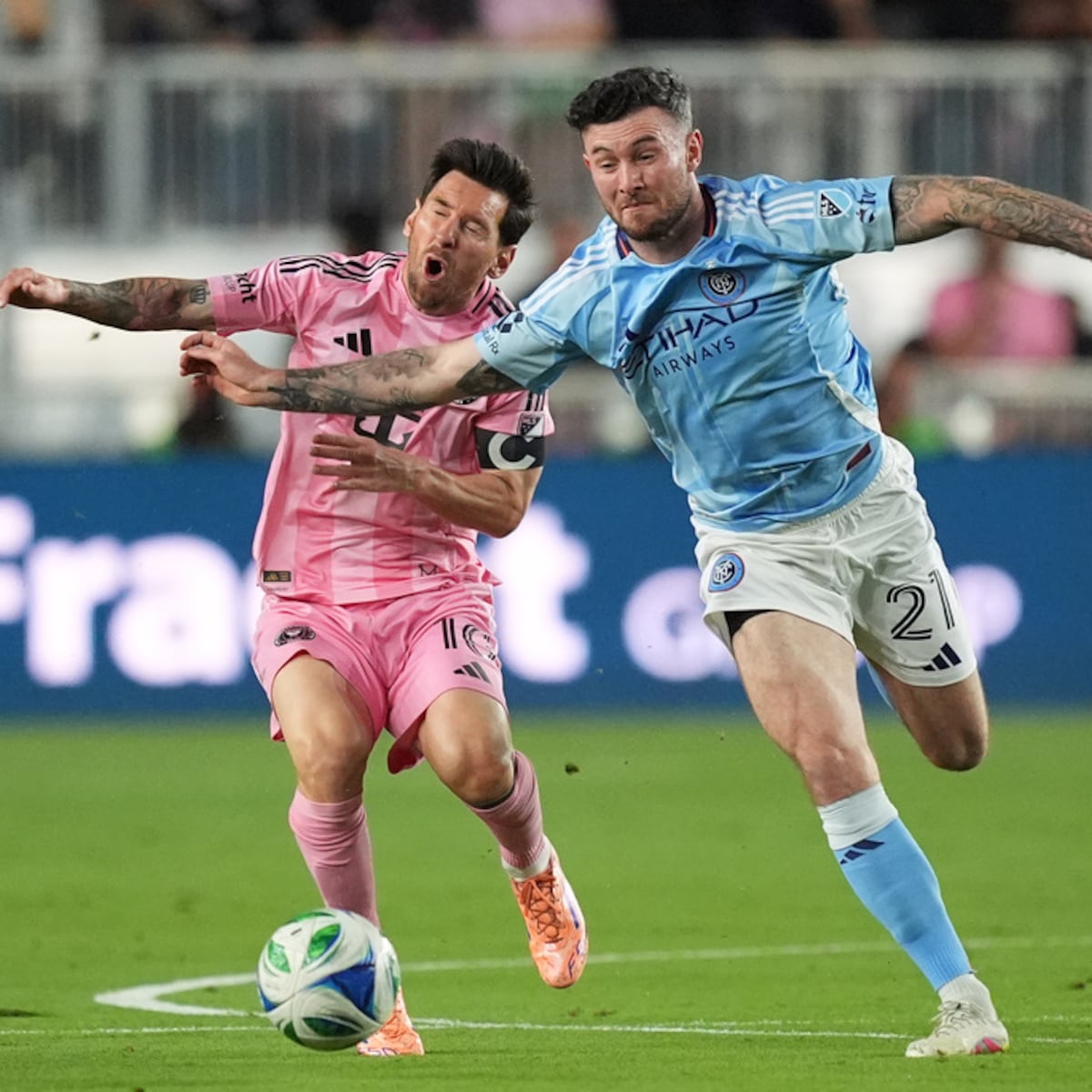 Messi desafía a pelear a otro futbolista argentino en la MLS Messi desafía a pelear a otro futbolista argentino en la MLS