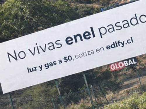 Cartel “No vivas enel pasado” desata conflicto entre Edify y Enel en Vitacura