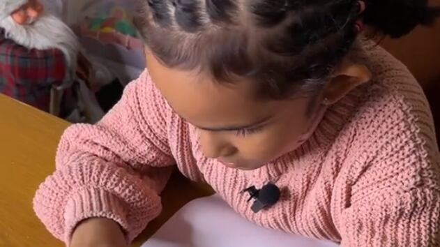 Niña con discapacidad visual escribe carta en braille a los Reyes Magos, en TikTok llueven elogios