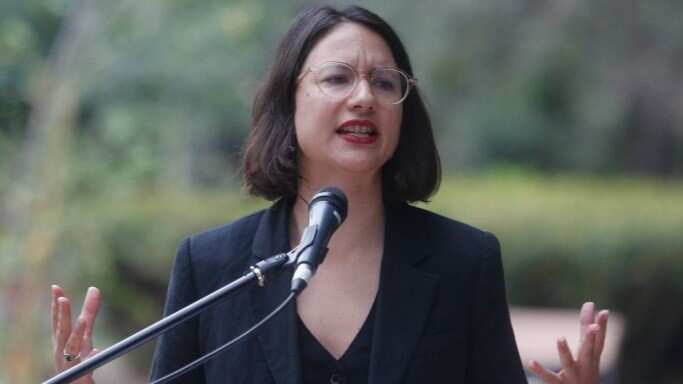 “Es dañino para la democracia”: Irací Hassler se defiende y acusa “vulneración a la intimidad” tras filtración de chats con Cariola