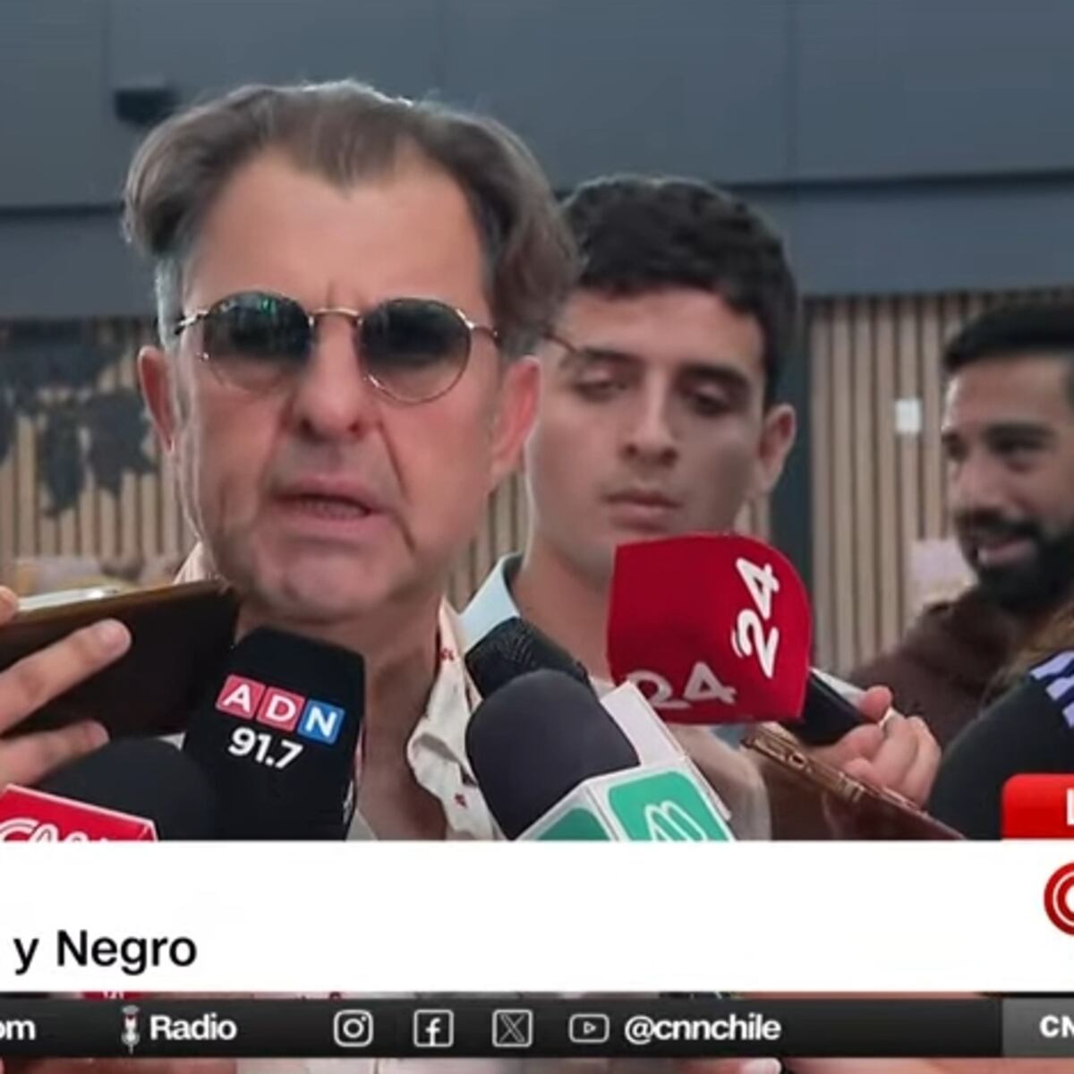 Aníbal Mosa da ultimátum a Maximiliano Falcón en Colo Colo Aníbal Mosa da ultimátum a Maximiliano Falcón en Colo Colo