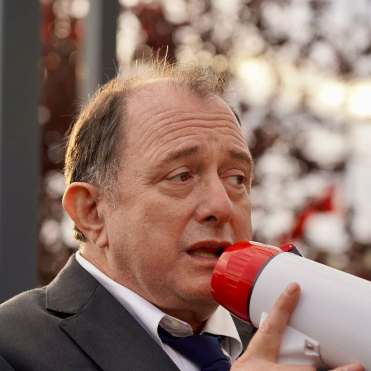 Ministro de Vivienda critica casas defectuosas en El Olivar Ministro de Vivienda critica casas defectuosas en El Olivar