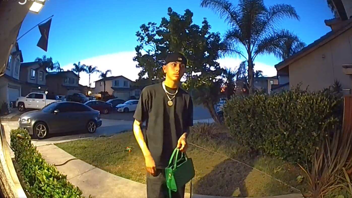 Le regalaron miles de dólares por su buena acción.