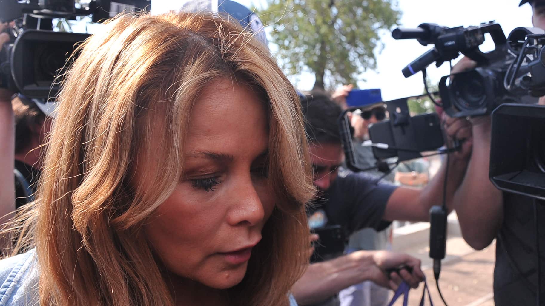 26 DE DICIEMBRE DEl 2024 / SANTIAGO
La ex alcaldesa de Maipú Cathy Barriga, regresa a prisión para cumplir la misma medida cautelar que previamente la tuvo tras las rejas por 36 días, luego de que la Sexta Sala de la Corte de Apelaciones de Santiago revocó el arresto domiciliario que había sido decretado y ordenó el regreso de la ex alcaldesa a prisión preventiva.