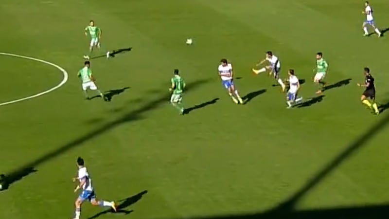 “Envuélvalo para regalo”: Felipe Gutiérrez se mandó el golazo del año