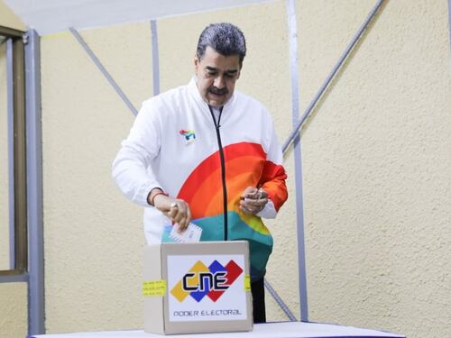 A lo Putin: Maduro apunta a anexar región de Guayana y crece tensión en Sudamérica