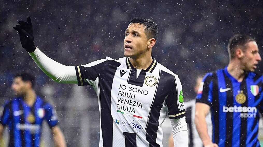 El delantero chileno finalizaría su contrato con el club italiano a mediados de este año, fecha en la que algunos medios aseguran llegará a Universidad de Chile.